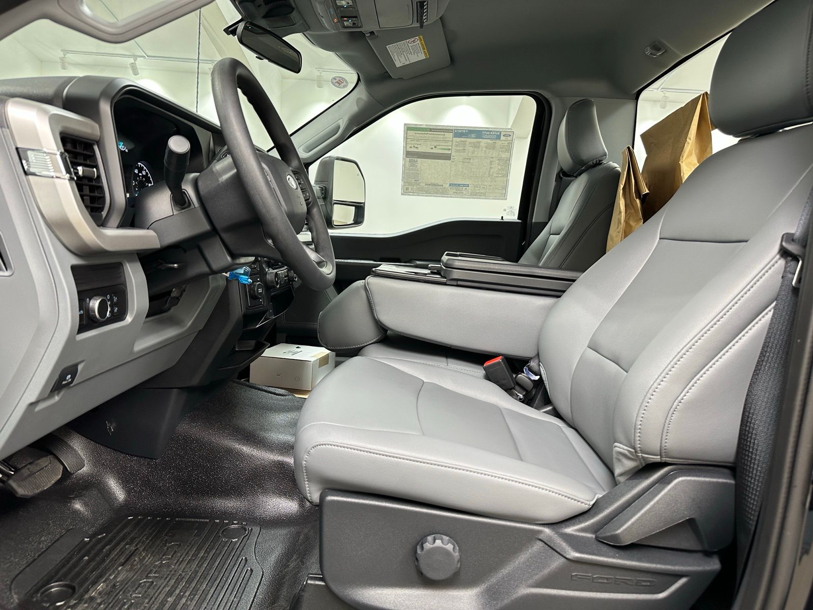 2025 Ford F-350 Super Duty Chassis Cab XL - Photo 12