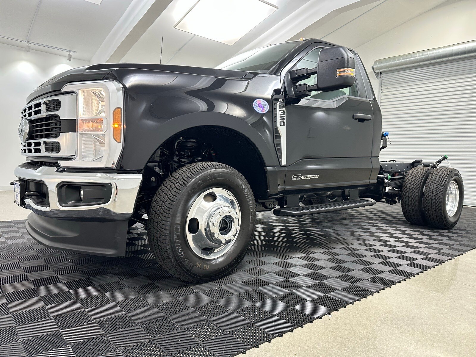 2025 Ford F-350 photo 3