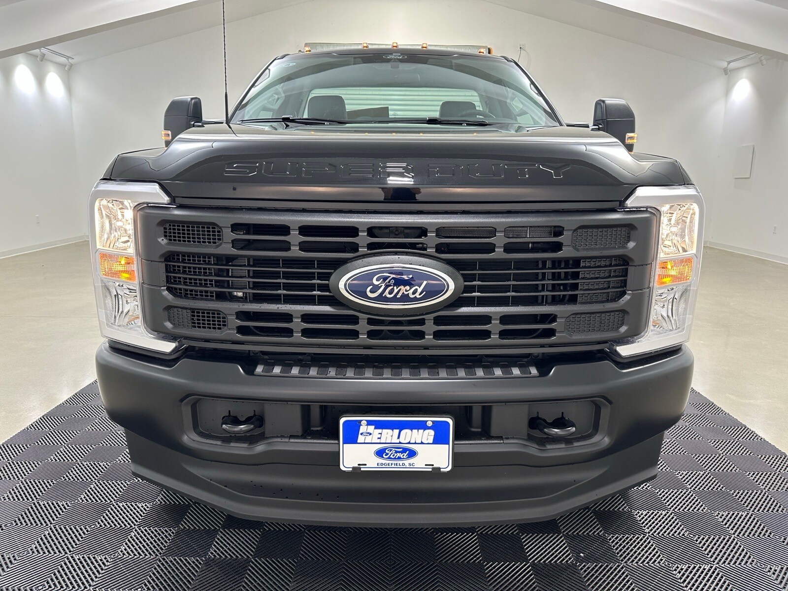 2025 Ford F-350 photo 2