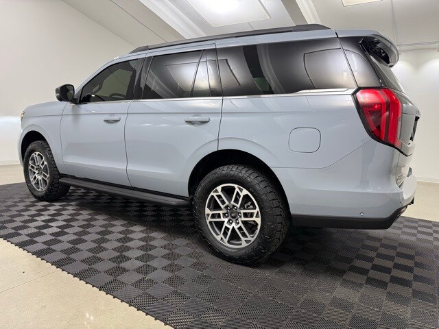 2025 Ford Expedition photo 4