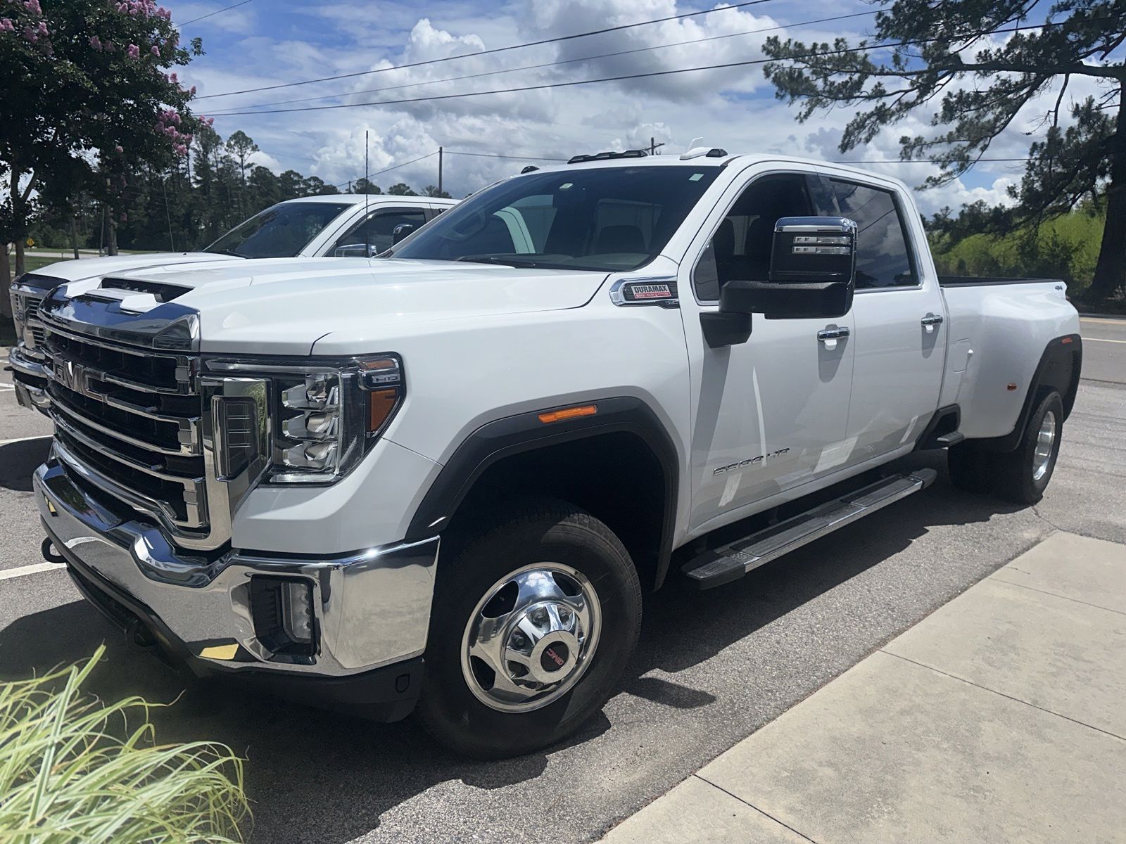 2023 GMC Sierra 4WD Crew Cab Long Box DRW SLT's photo