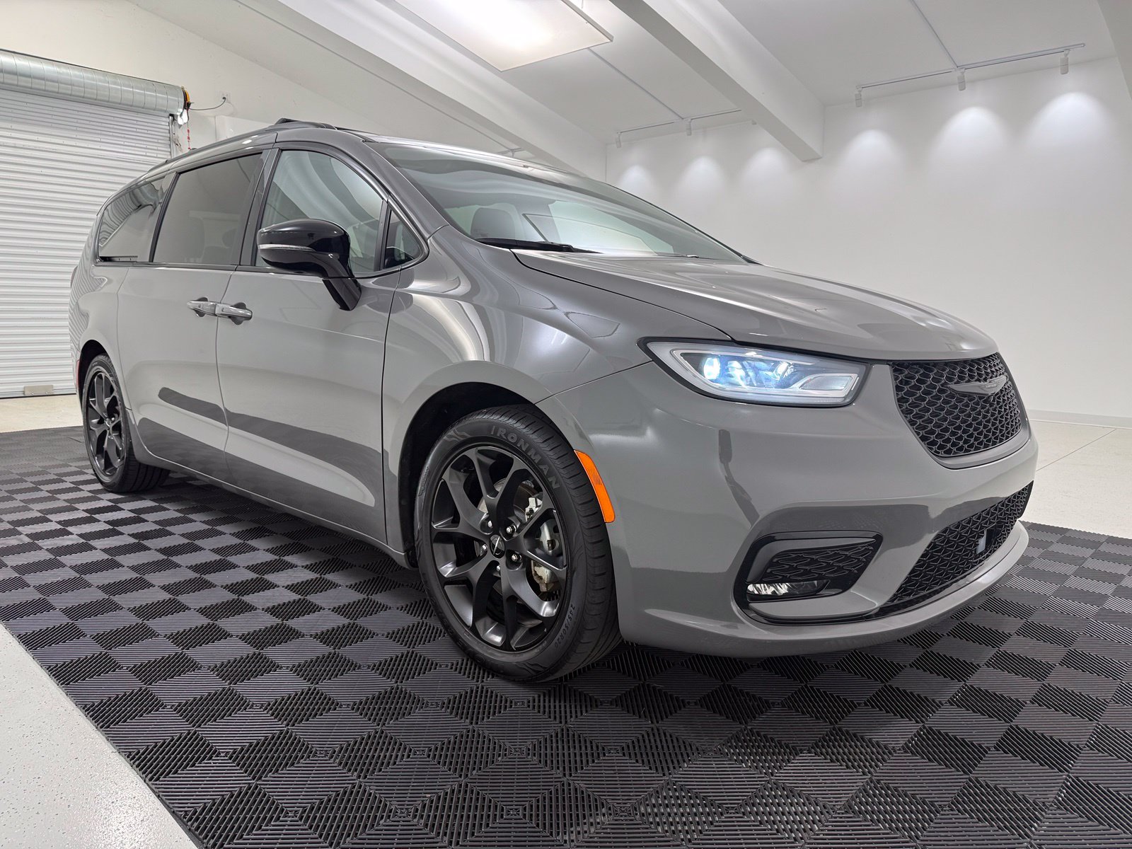  Chrysler Pacifica