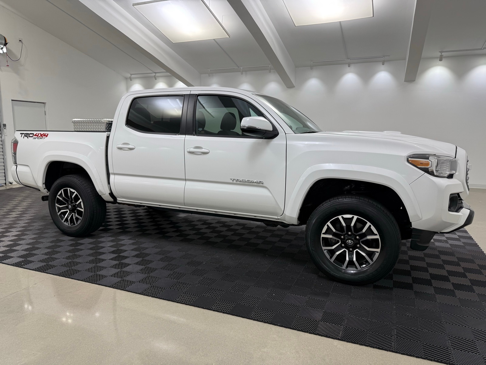 2021 Toyota Tacoma SR5's photo