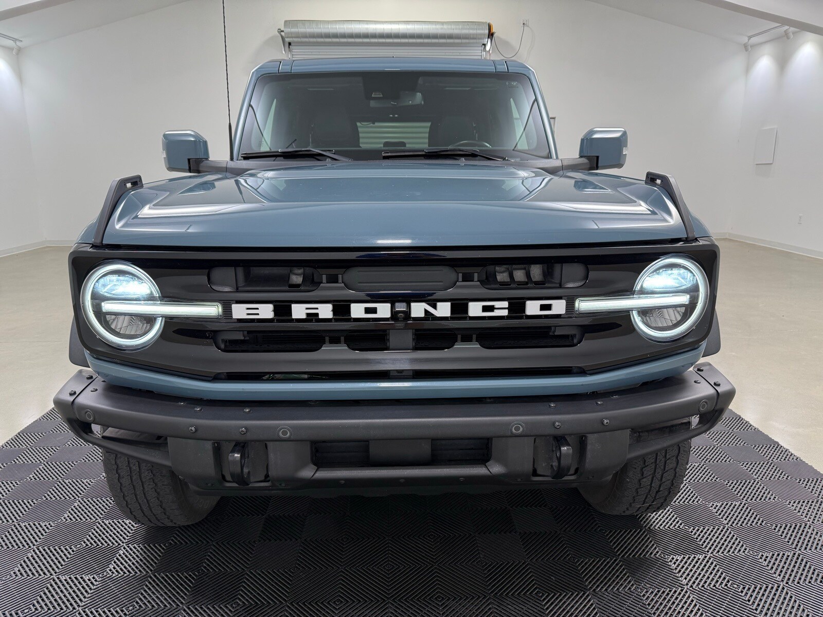2022 Ford Bronco Outer Banks photo 2