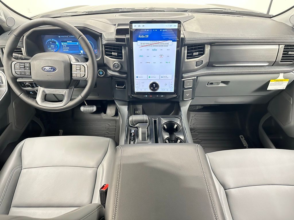 2025 Ford F-150 Lightning Flash - Photo 18