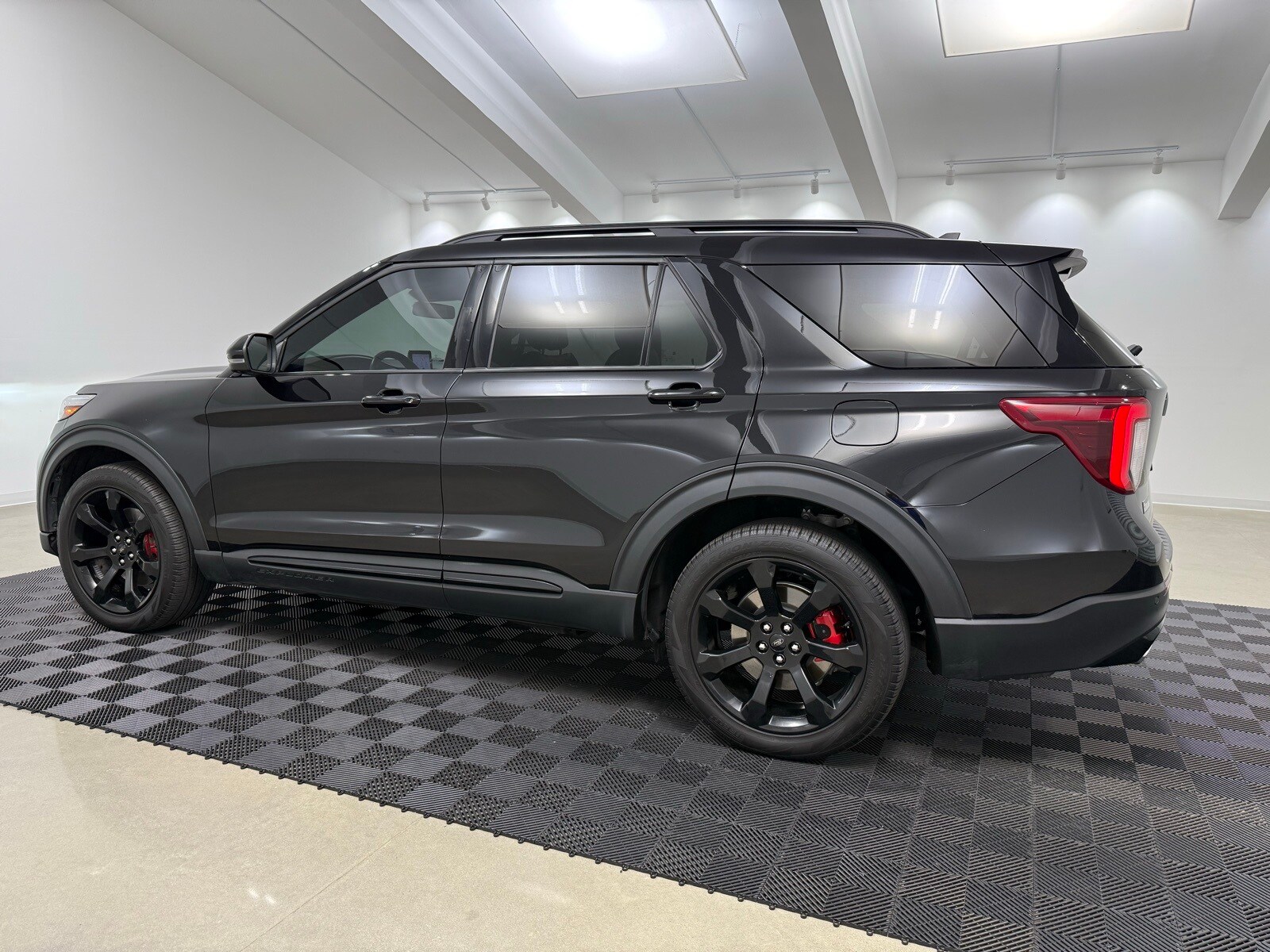 2023 Ford Explorer ST photo 4