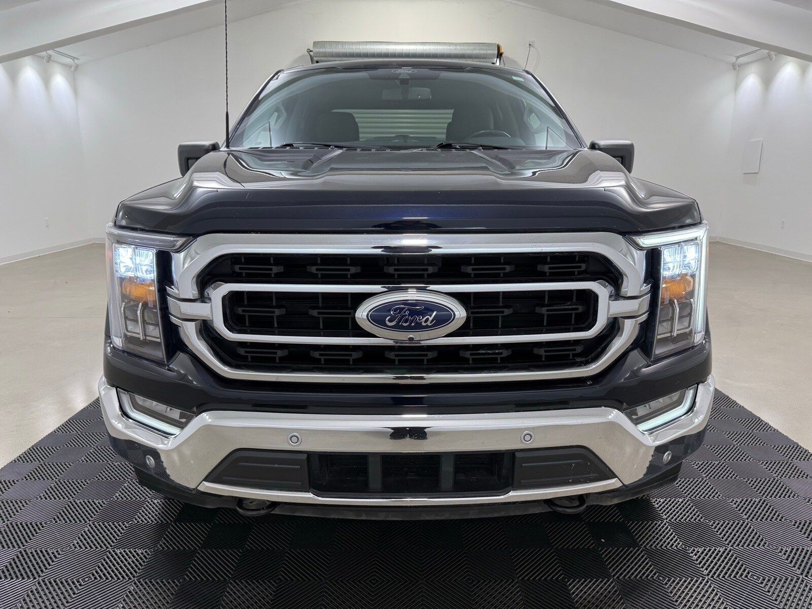 2022 Ford F-150 XLT photo 2