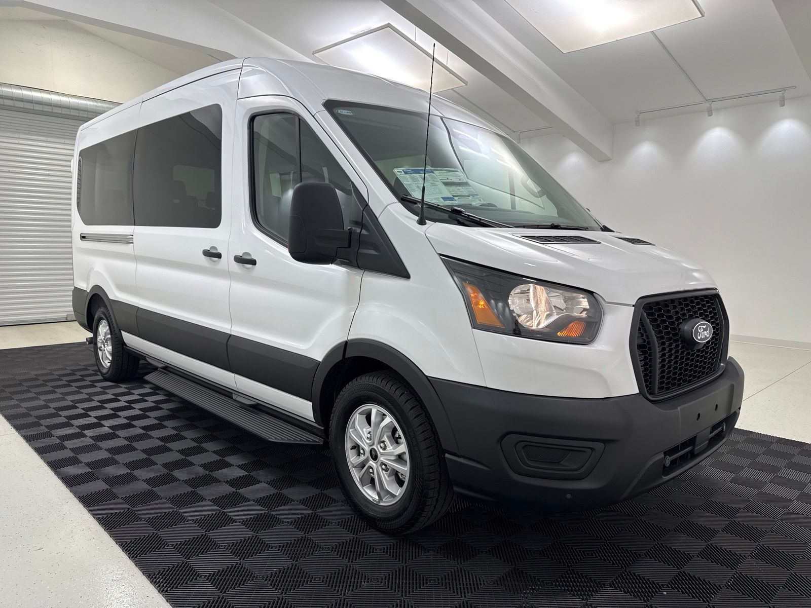  Ford Transit-350