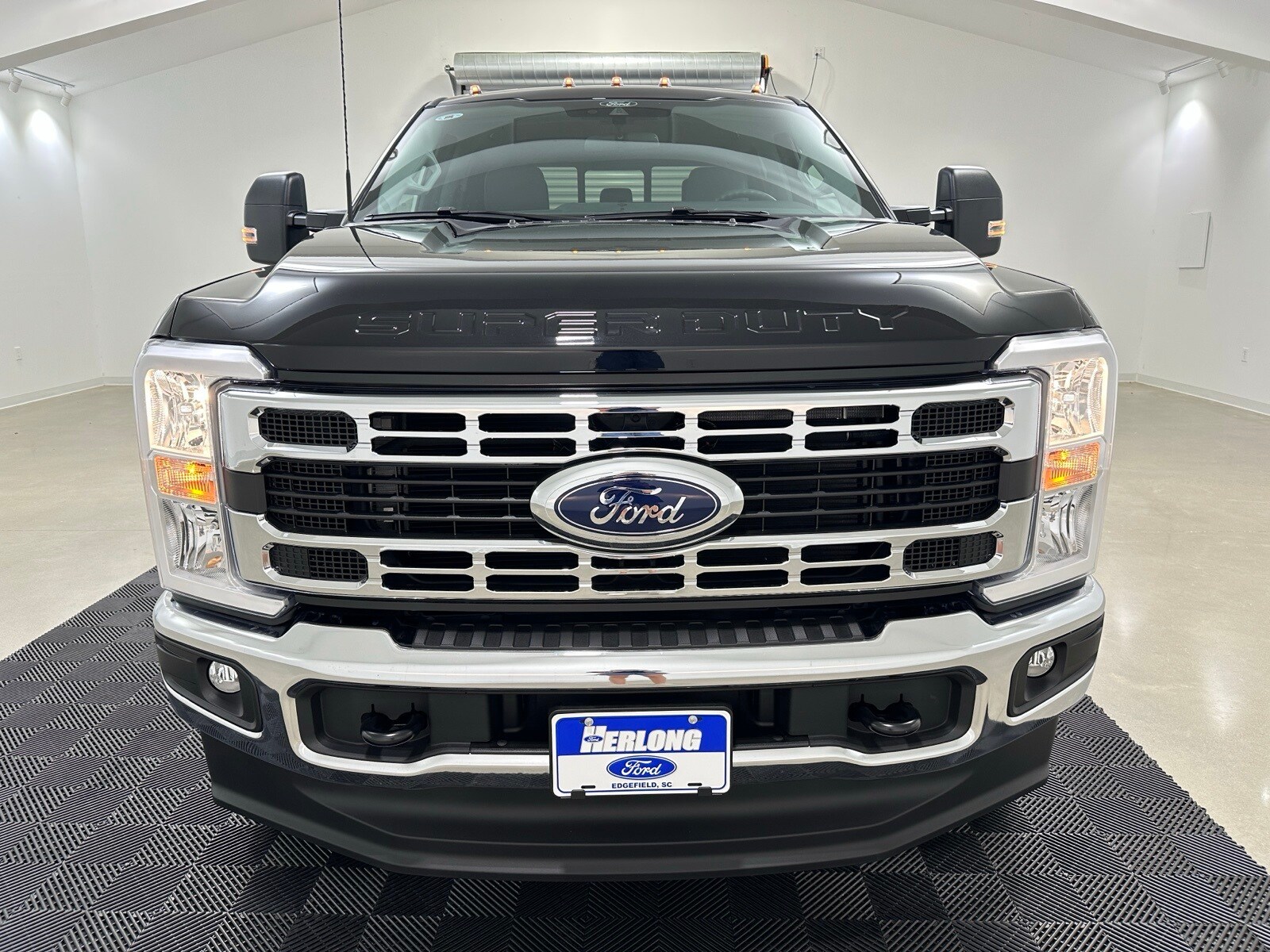 2025 Ford F-350 photo 2