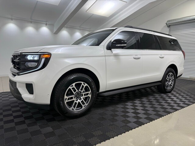2025 Ford Expedition MAX photo 3