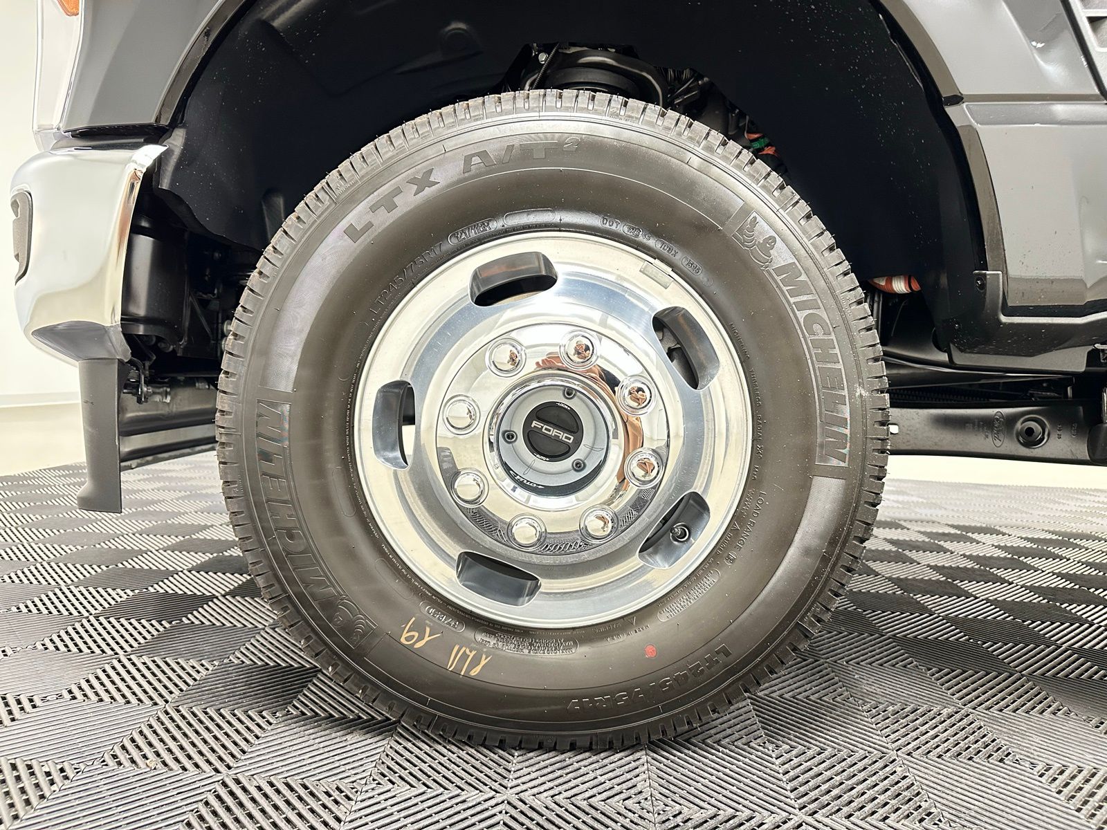 2025 Ford F-350 Super Duty Chassis Cab XL - Photo 6
