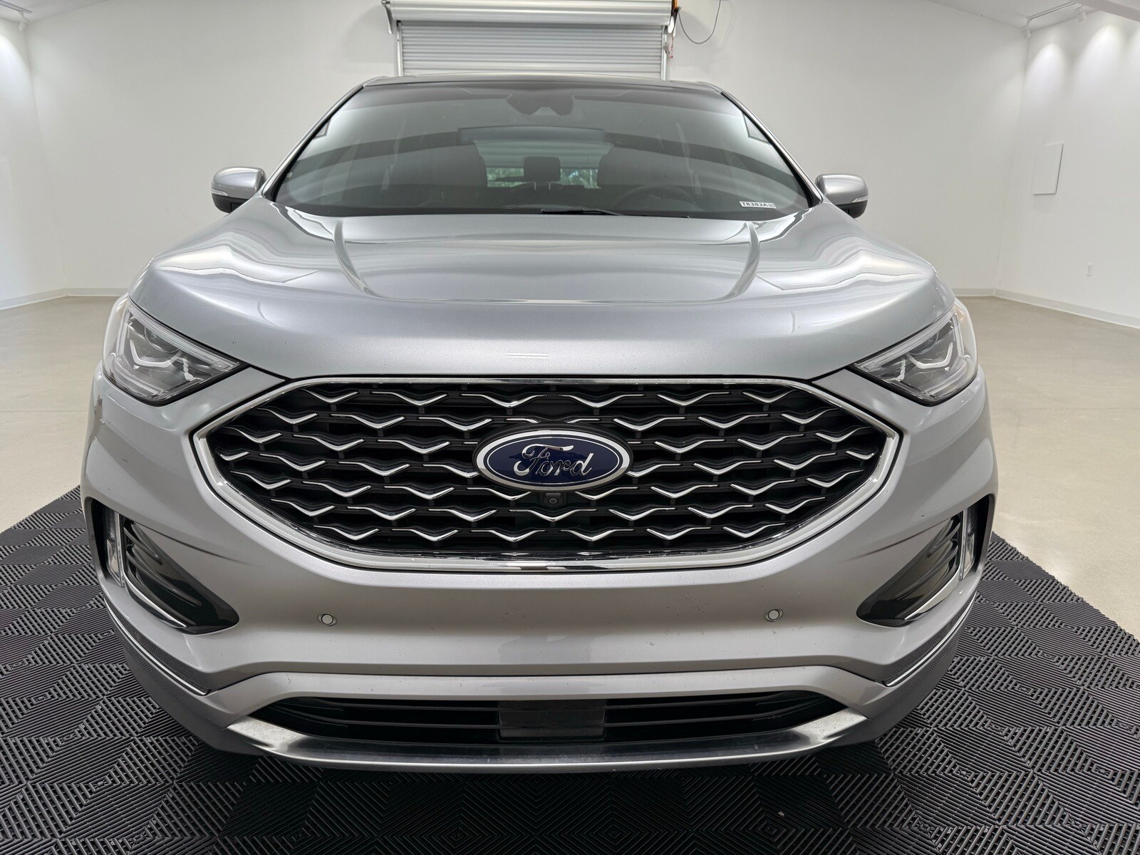 2024 Ford Edge Titanium photo 2