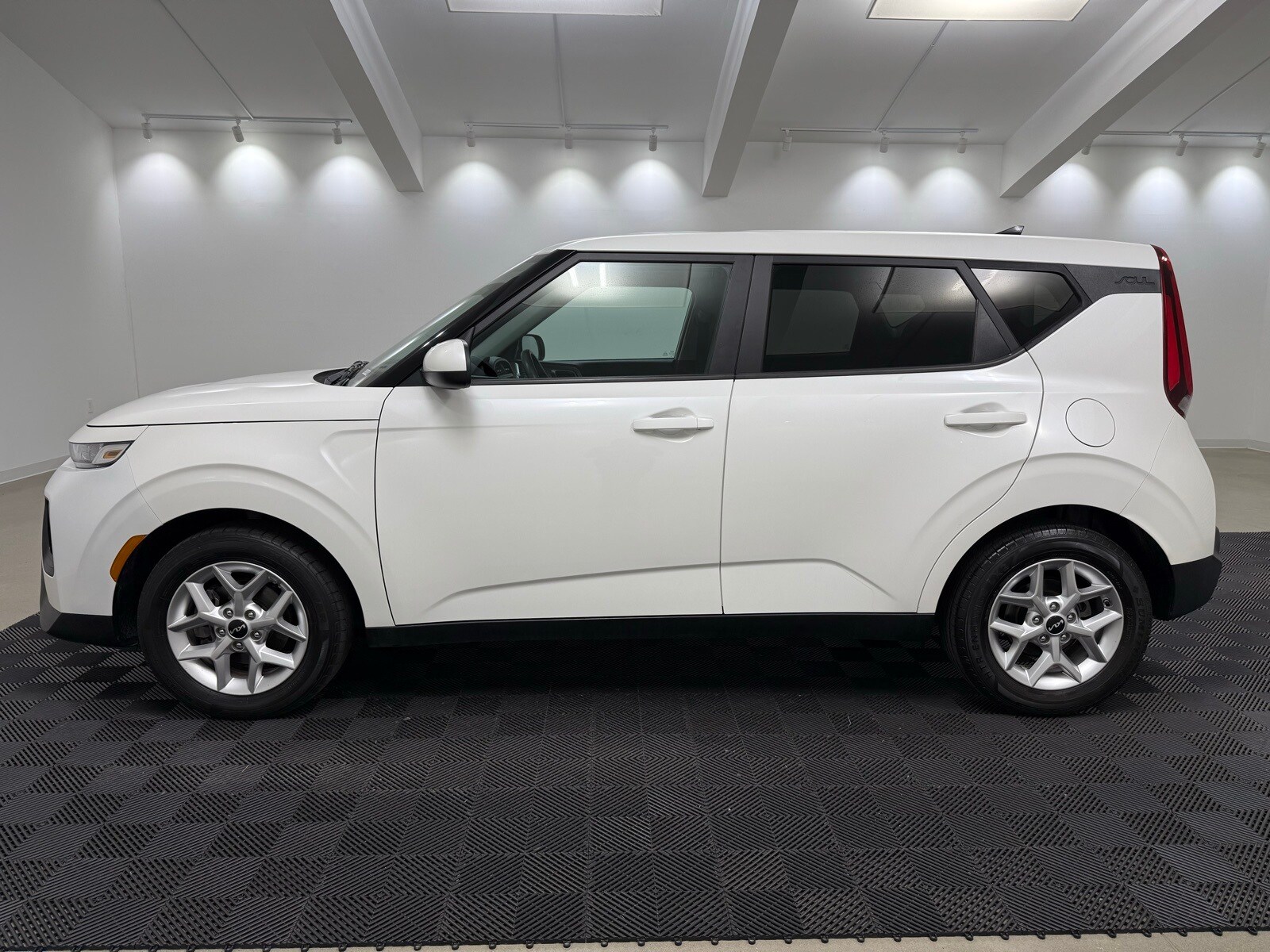 2022 Kia Soul LX S X-Line photo 3