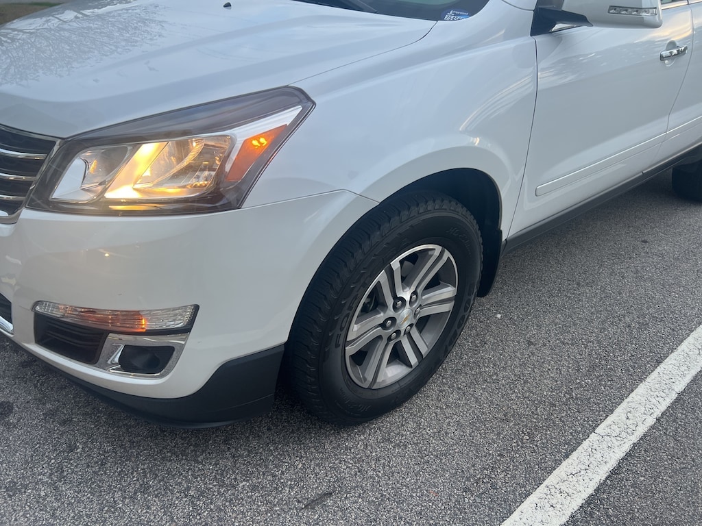 Used 2017 Chevrolet Traverse 2LT SUV