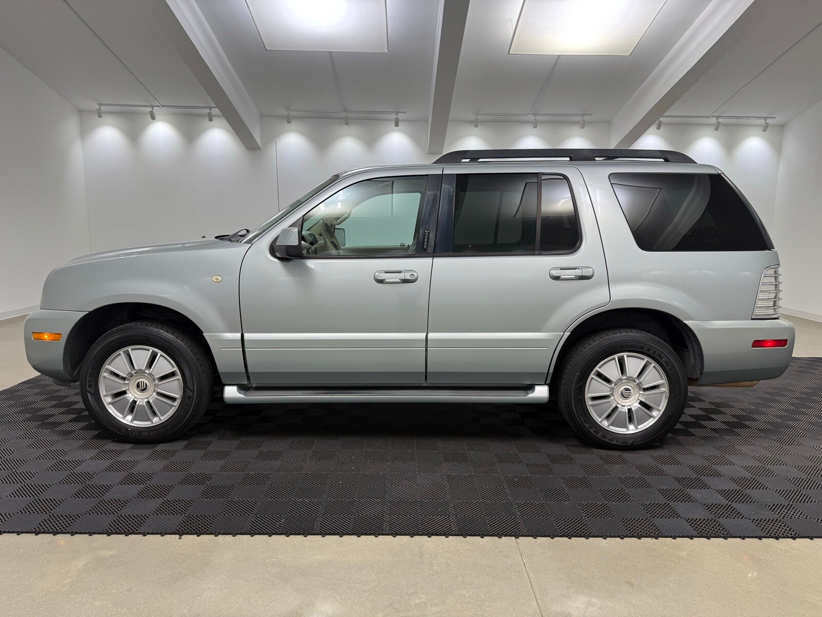 2006 Mercury Mountaineer Luxury photo 4