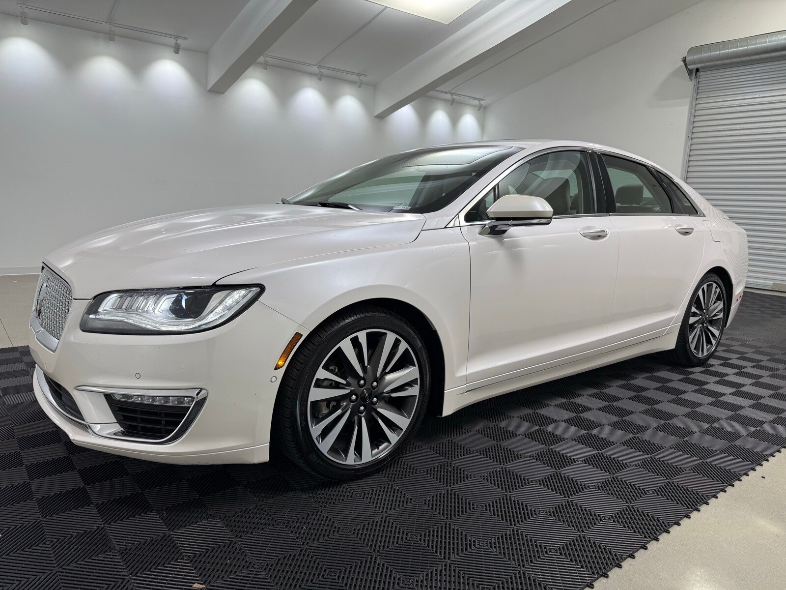 2019 Lincoln MKZ Reserve photo 3
