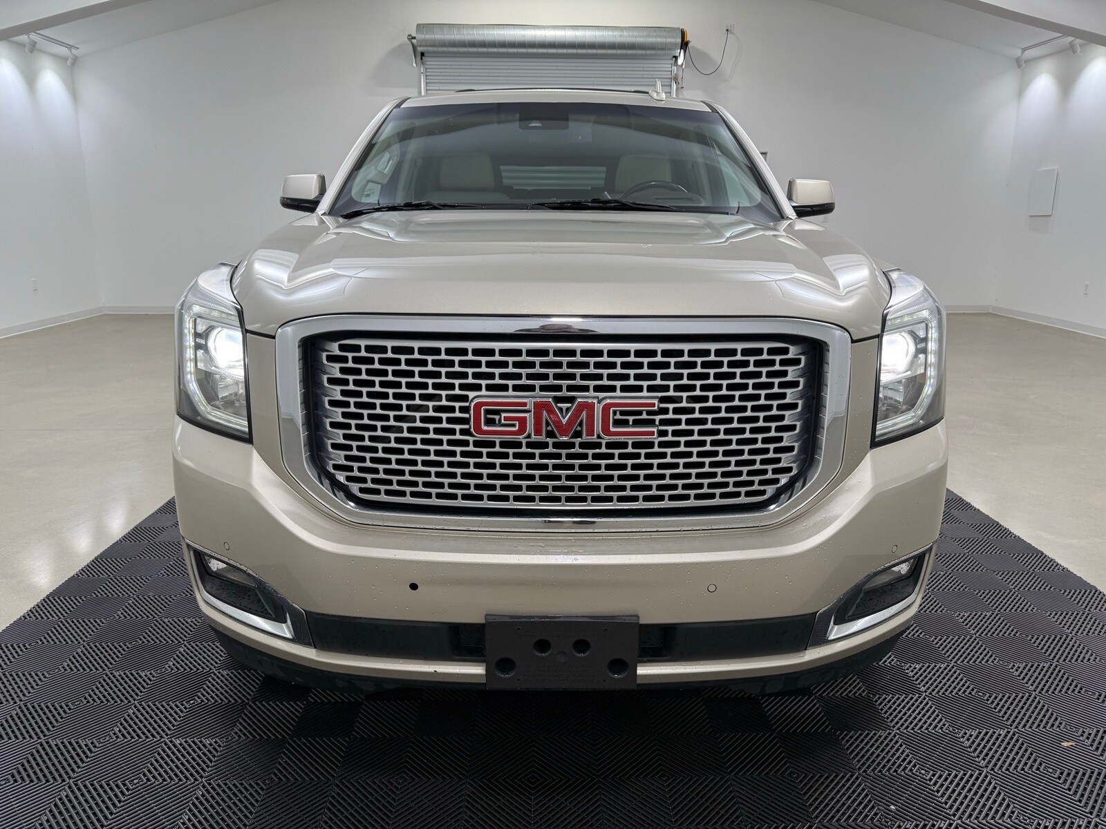 2016 Gmc Yukon XL Denali photo 2