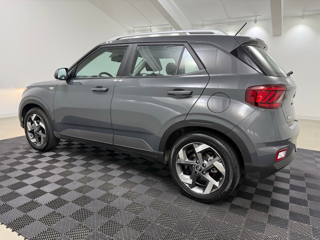 Used 2024 Hyundai Venue SEL SUV