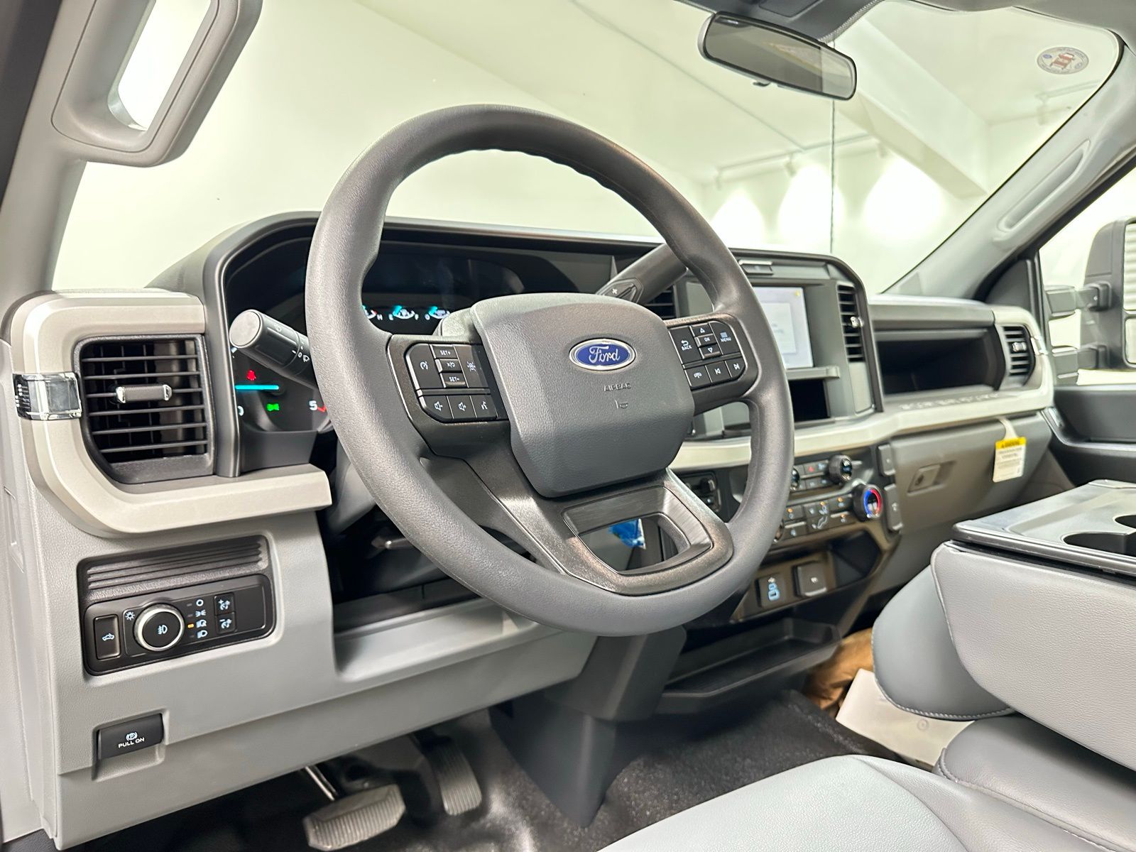2025 Ford F-350 Super Duty Chassis Cab XL - Photo 12