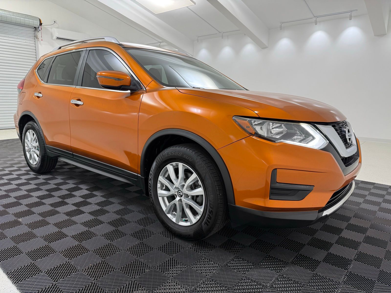2017 Nissan Rogue SV FWD's photo