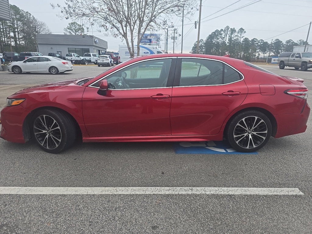 Used 2019 Toyota Camry SE Sedan
