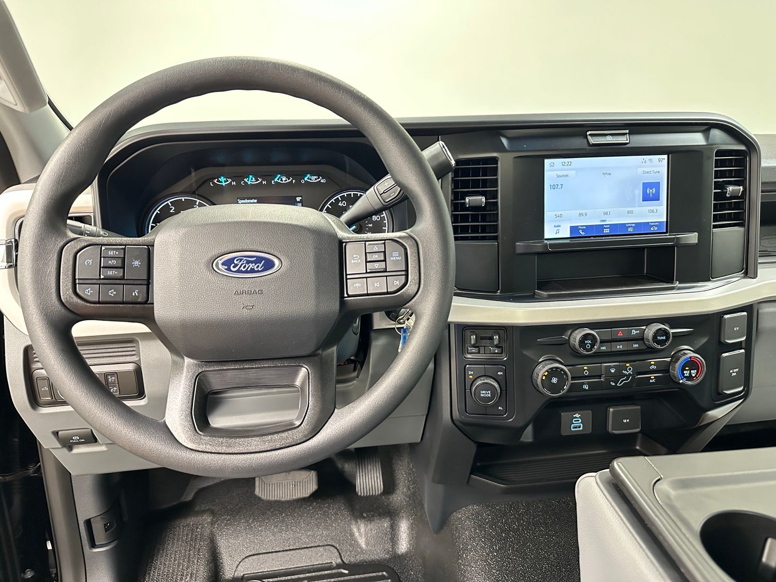 2025 Ford F-350 Super Duty Chassis Cab XL - Photo 23