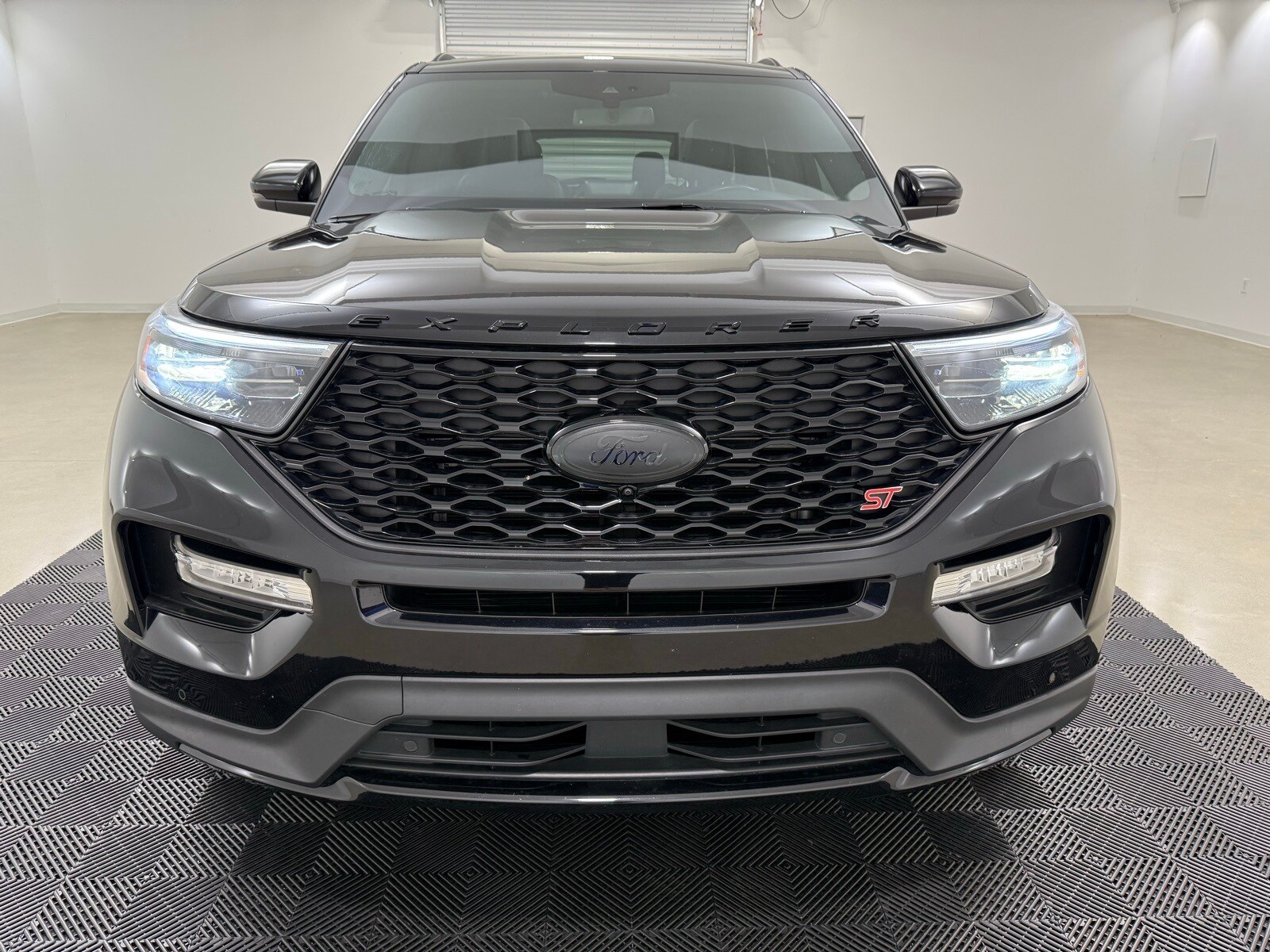 2023 Ford Explorer ST photo 2