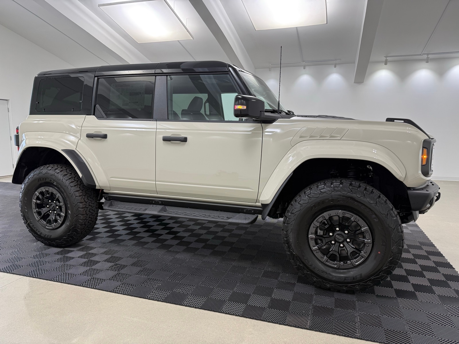 2025 Ford Bronco 4-Door Raptor's photo