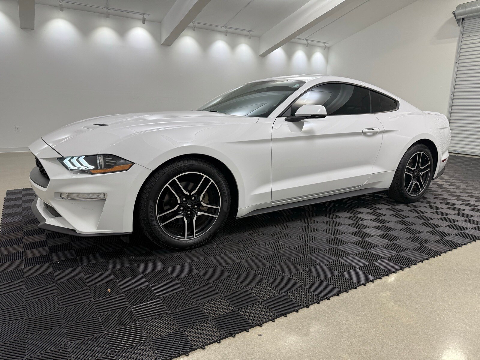 2018 Ford Mustang EcoBoost Premium photo 2
