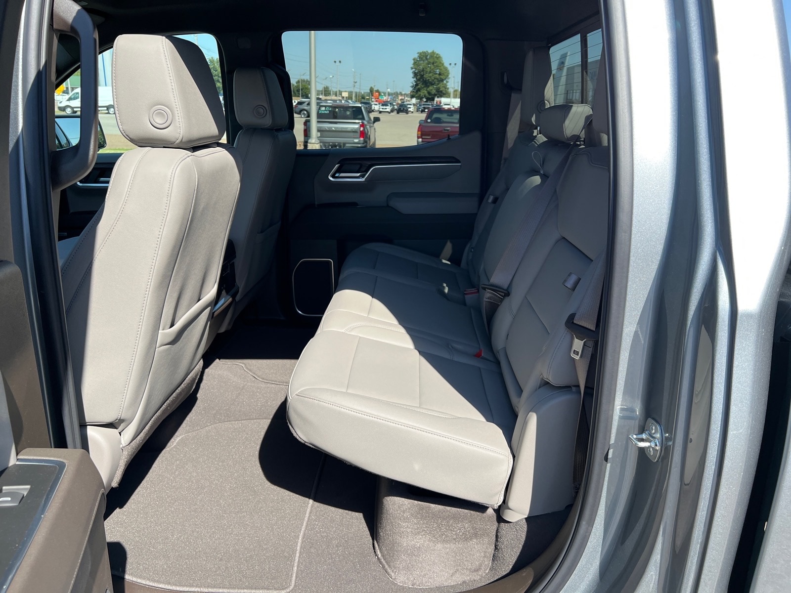 2026 GMC Sierra 1500 SLT - Photo 12