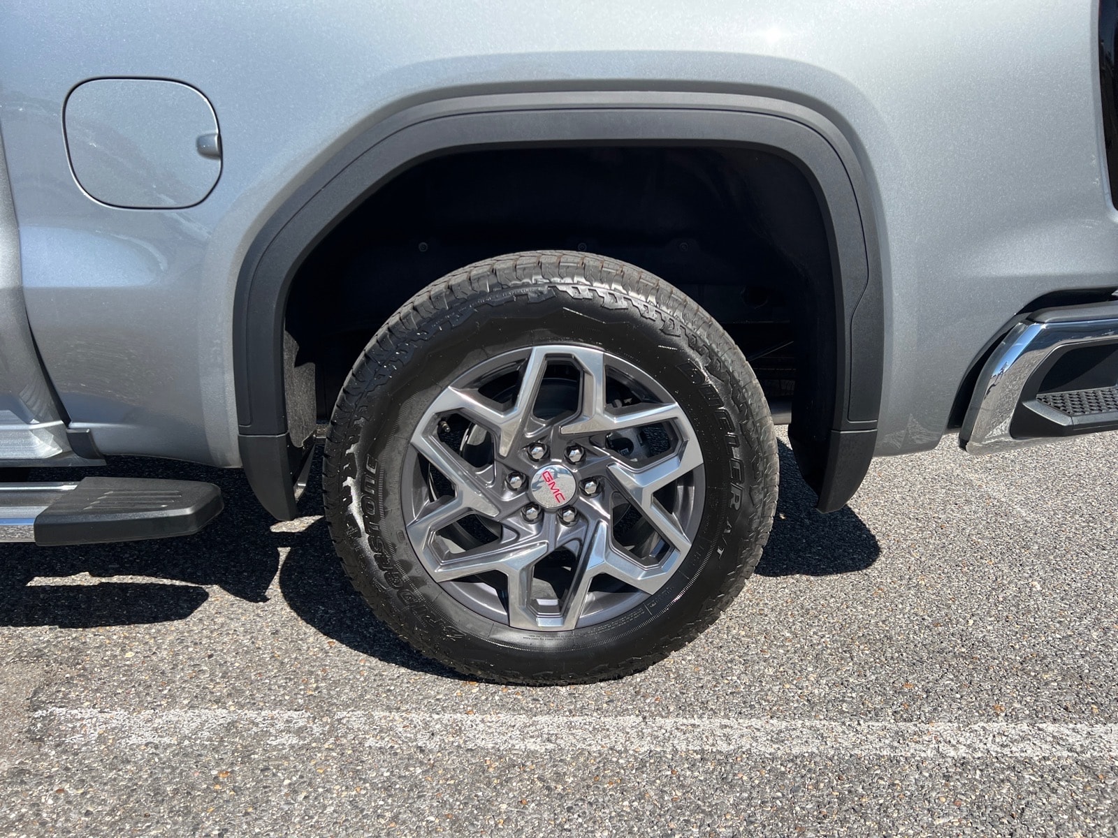 2026 GMC Sierra 1500 SLT - Photo 9