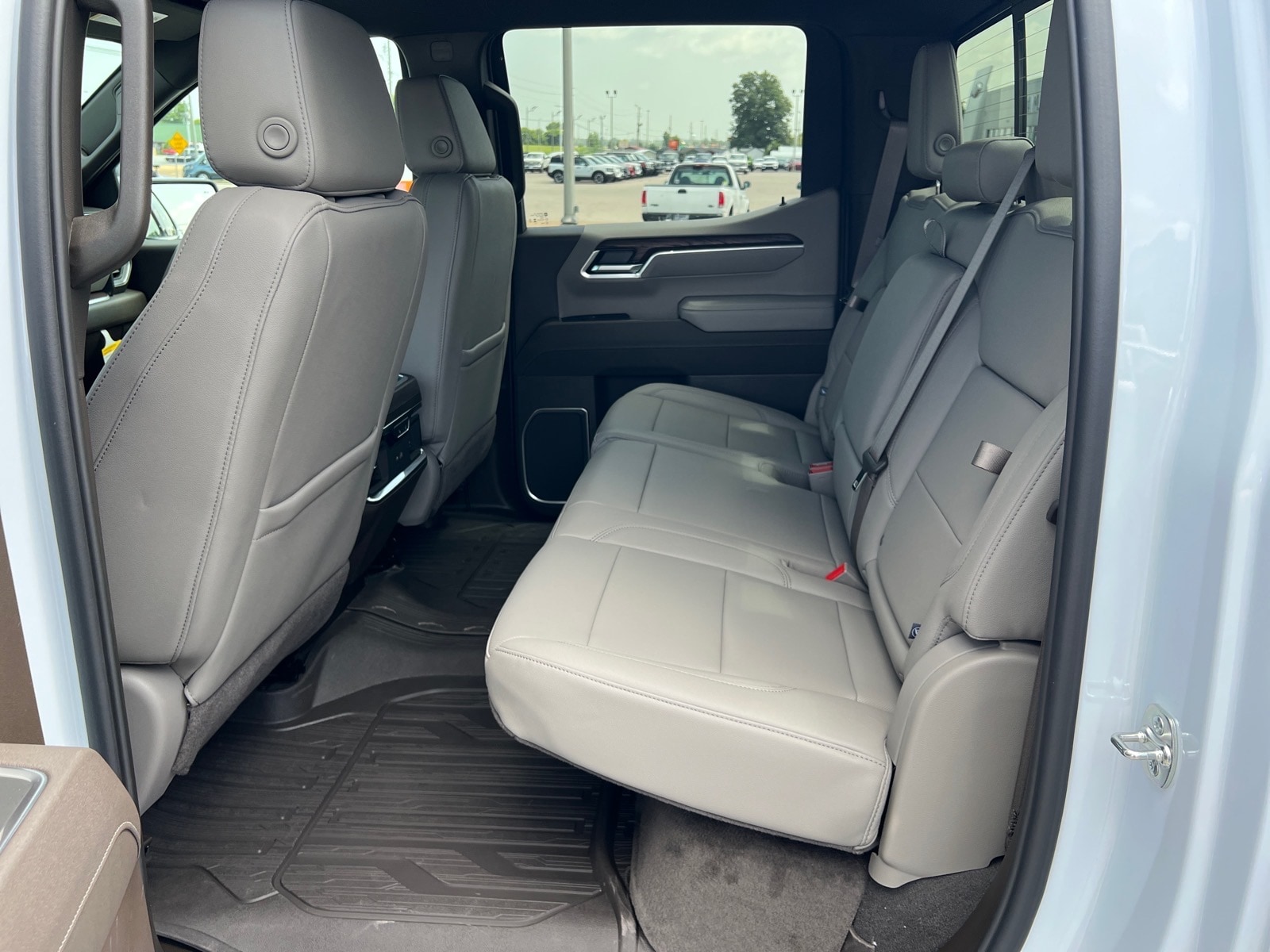 2026 GMC Sierra 1500 SLT - Photo 12