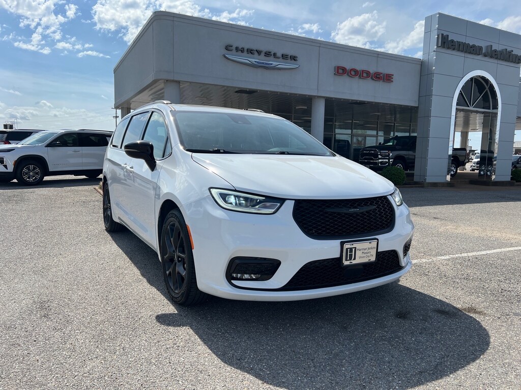 Used 2025 Chrysler Pacifica Limited