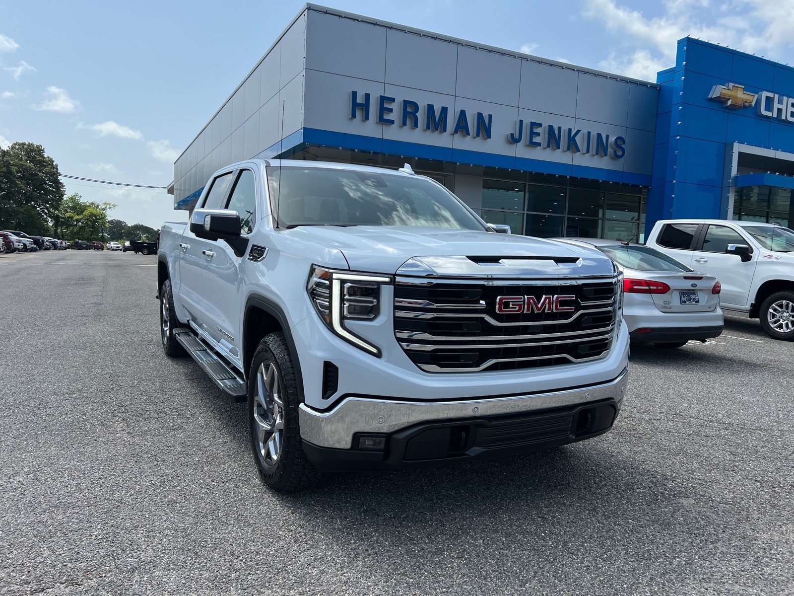 2026 GMC Sierra 1500 SLT - Photo 7