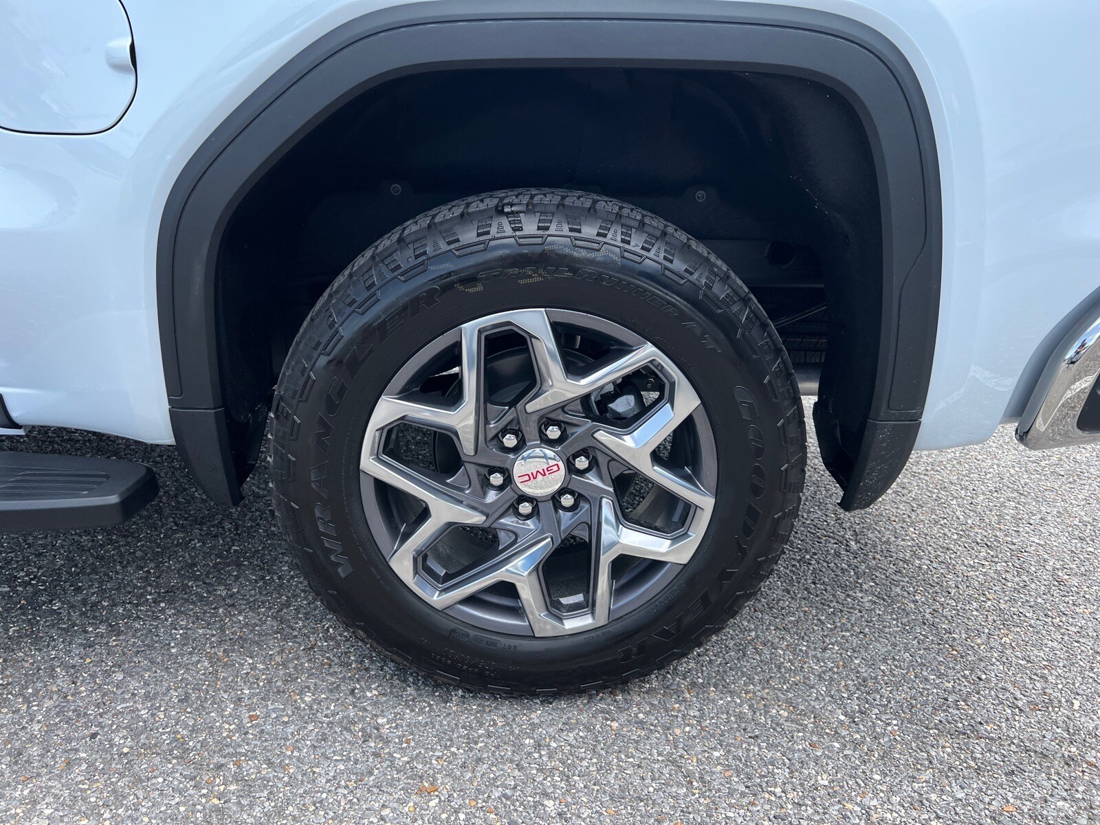 2026 GMC Sierra 1500 SLT - Photo 9