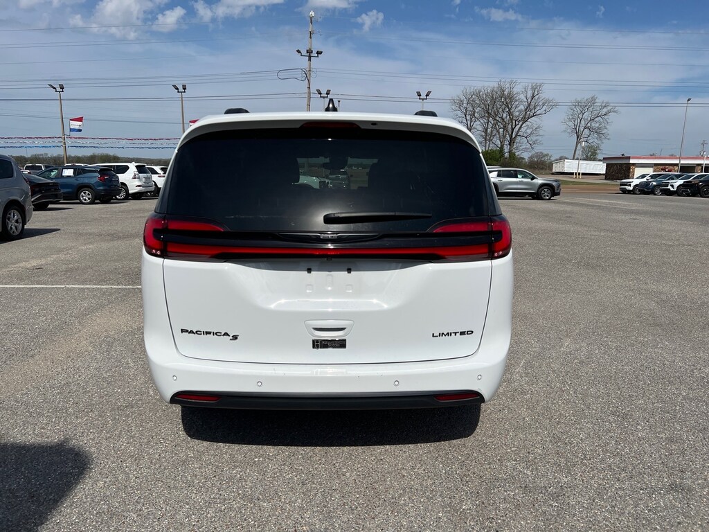 Used 2025 Chrysler Pacifica Limited