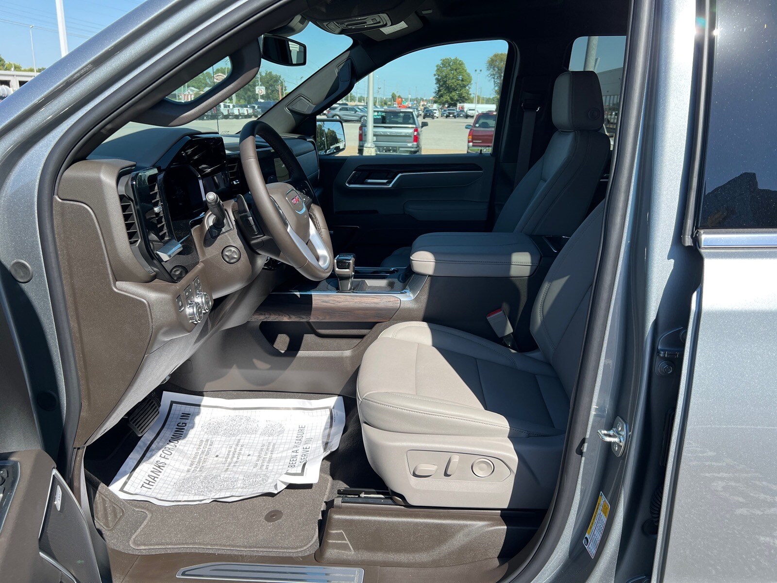 2026 GMC Sierra 1500 SLT - Photo 10