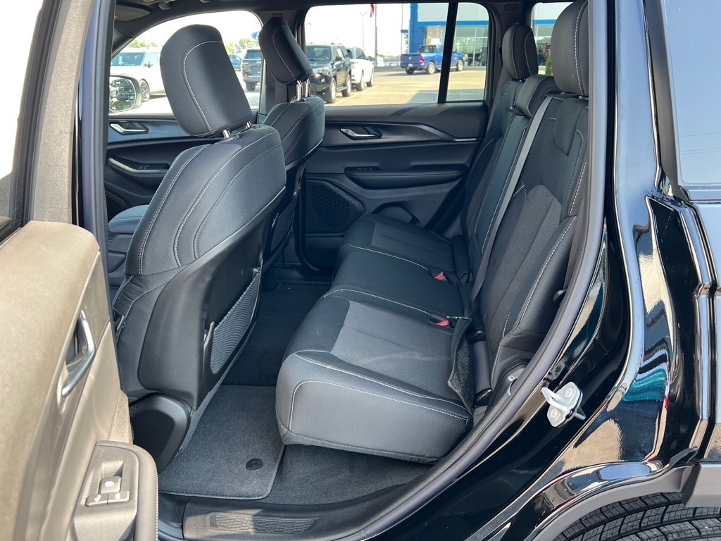 2025 Jeep Grand Cherokee Laredo - Photo 12