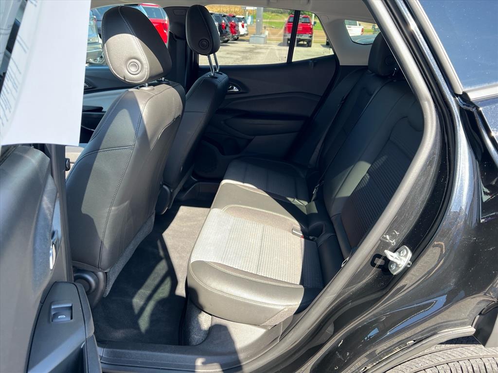 2025 Chevrolet Trax LT - Photo 12
