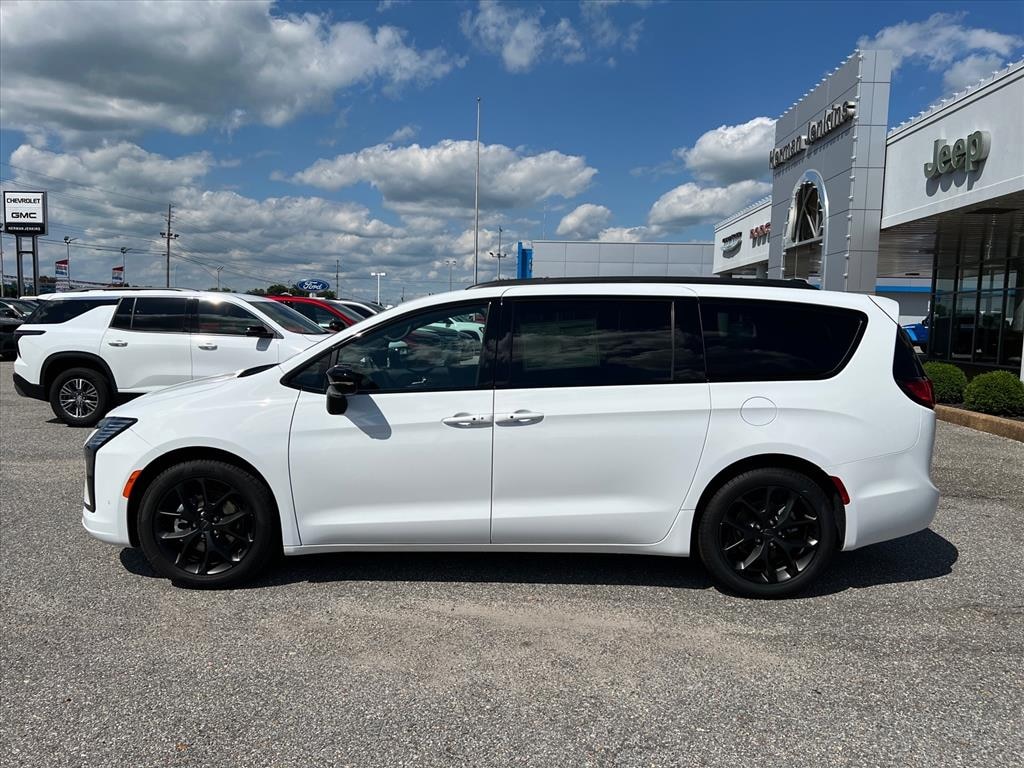 New 2027 Chrysler Pacifica Limited FWD Passenger Van