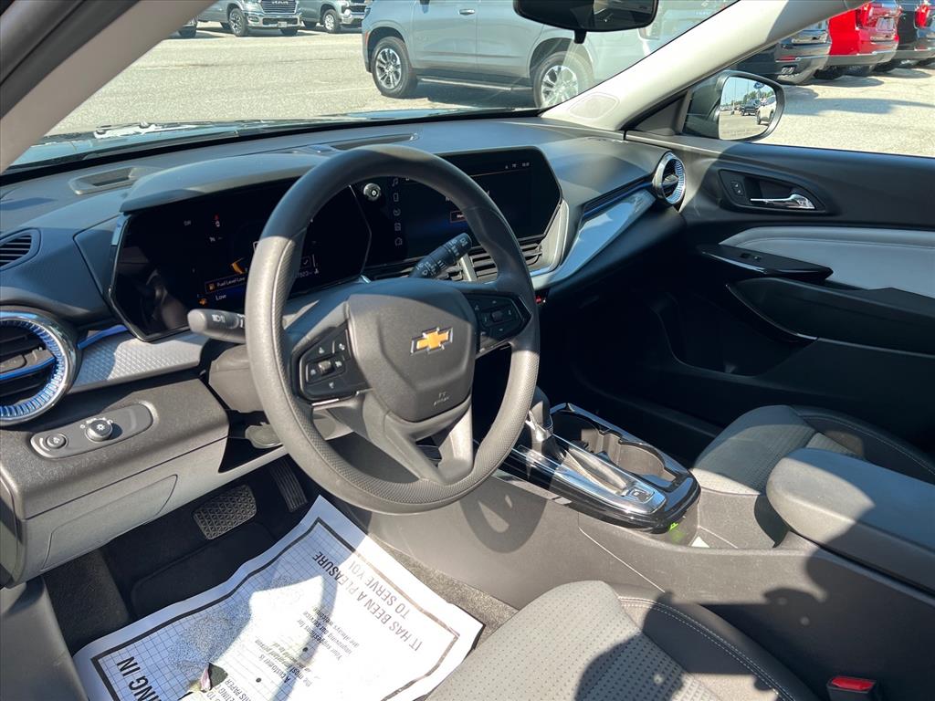 2025 Chevrolet Trax LT - Photo 14