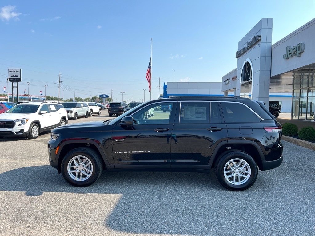 2025 Jeep Grand Cherokee Laredo - Photo 2