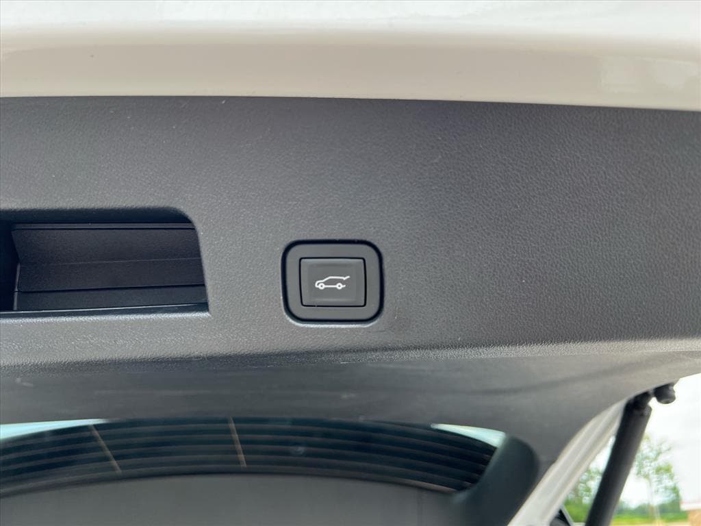 2025 Chevrolet Traverse LT - Photo 16