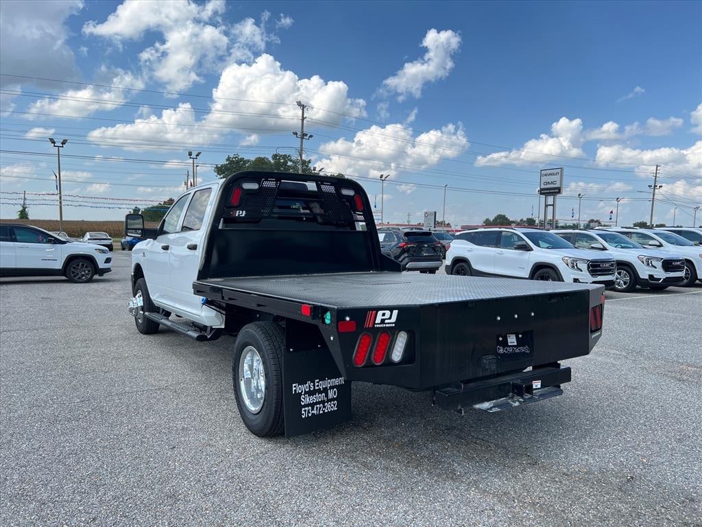 New 2026 Ram 3500 TRADESMAN CREW CAB CHASSIS 4X4 60' CA Pickup