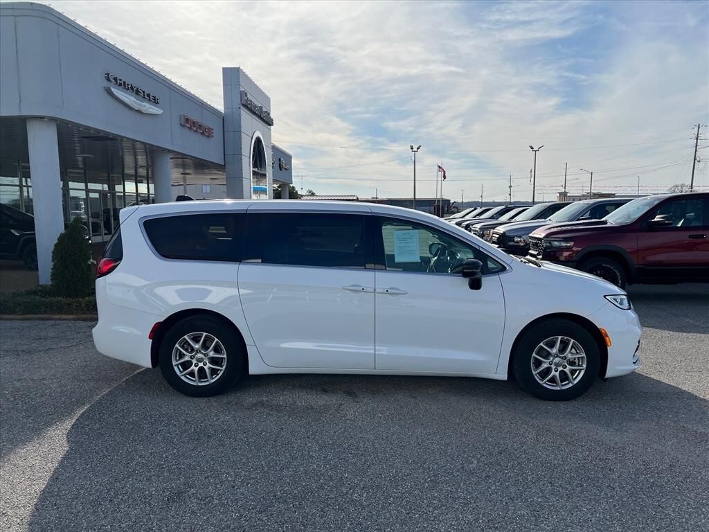 Used 2024 Chrysler Pacifica Touring L Passenger Van