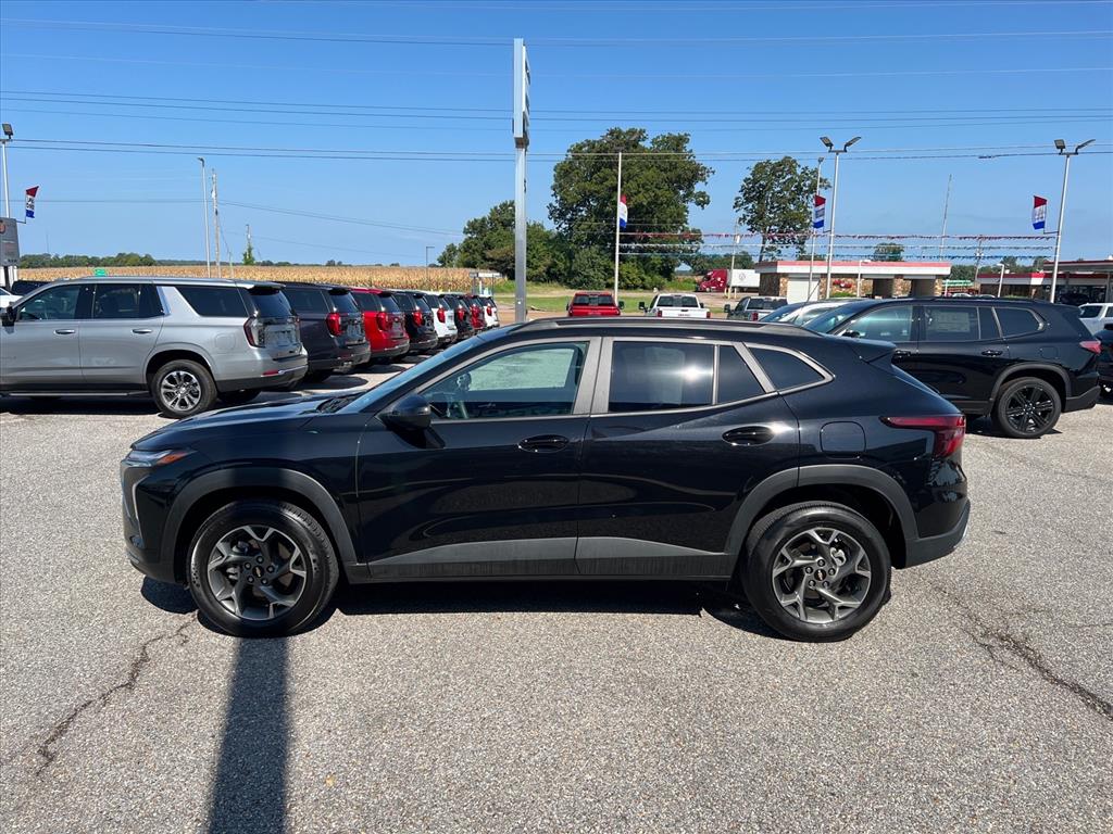 2025 Chevrolet Trax LT - Photo 6
