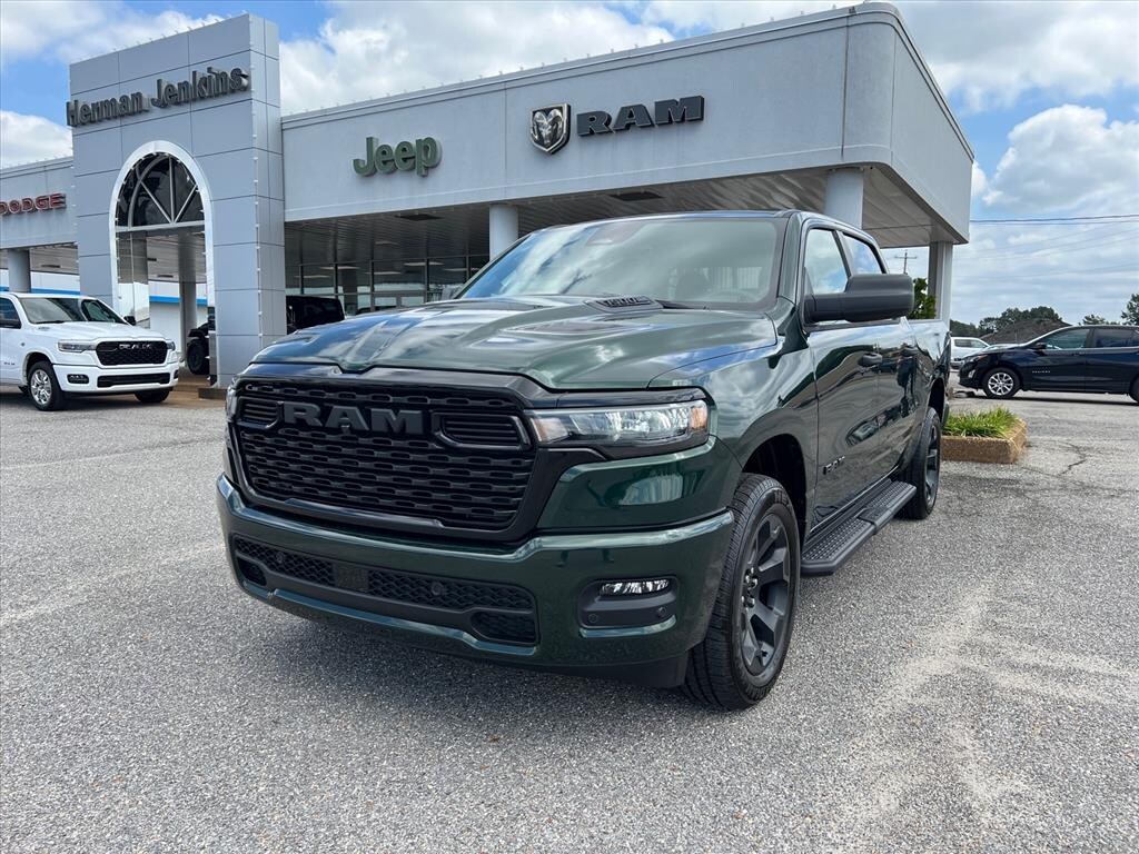 New 2026 Ram 1500 Express Crew Cab 4x4 5'7 Box Pickup