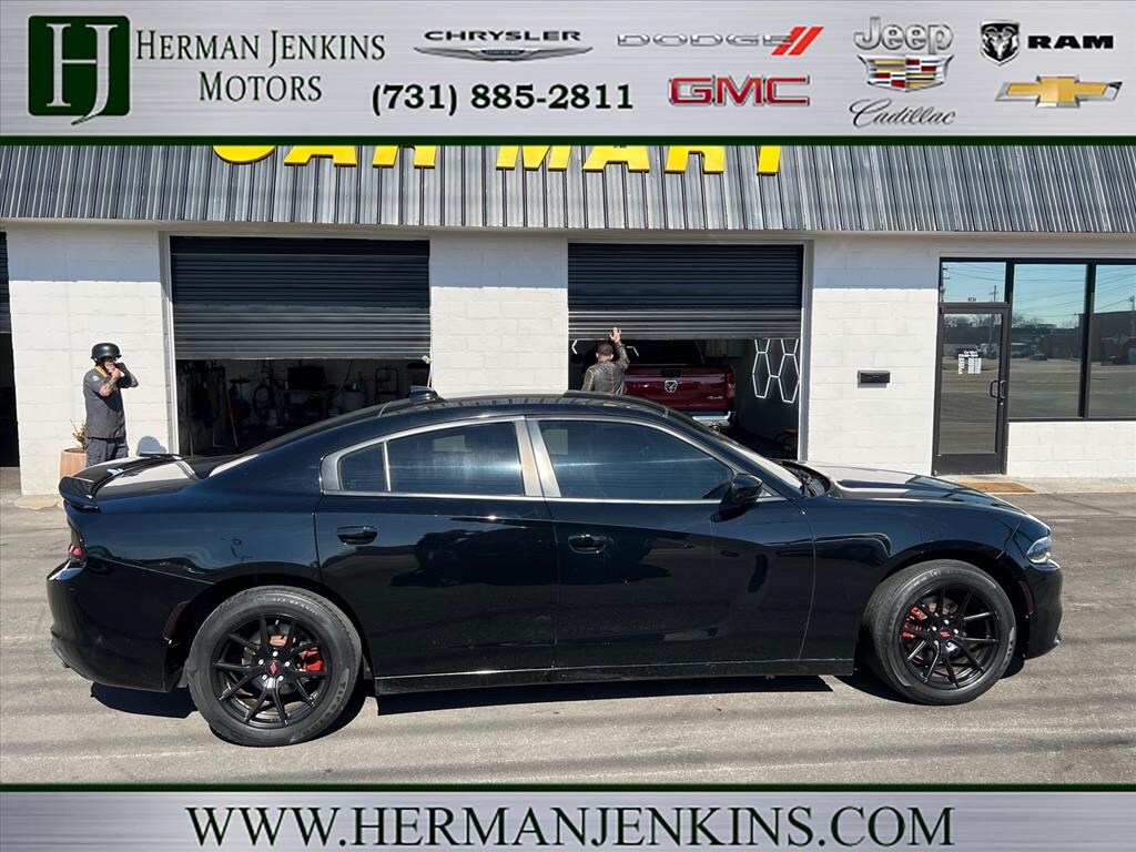 Used 2017 Dodge Charger SXT Sedan