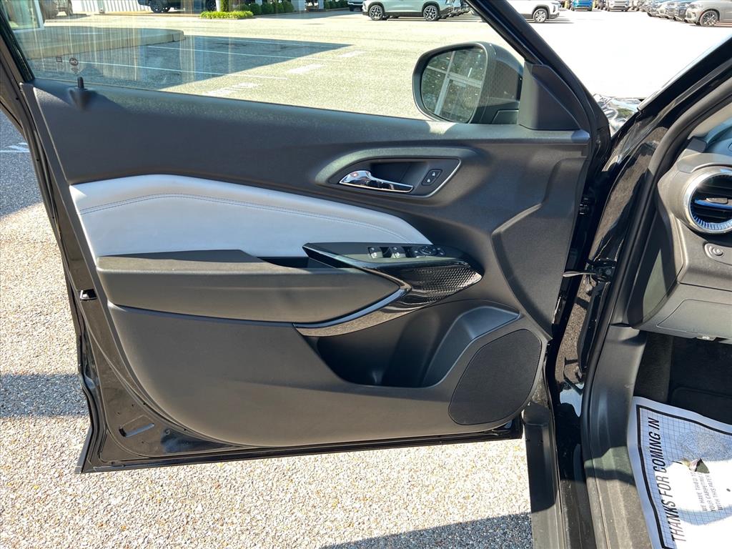 2025 Chevrolet Trax LT - Photo 11