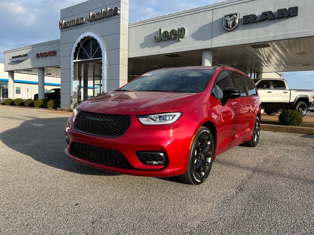 2026 Chrysler Pacifica Limited's photo